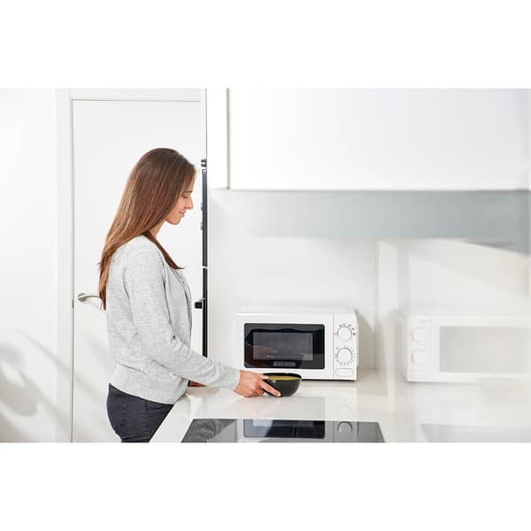 BLACK+DECKER Mikrobølgeovn 20L 700W Hvit