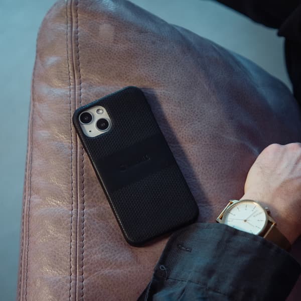 Krusell Lærdeksel iPhone 13 Pro Svart