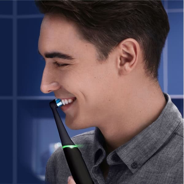 Oral B Eltandborste iO6 Series M6 Bla