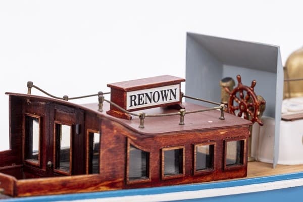 1:35 H.M.S. Renown - plastskrog