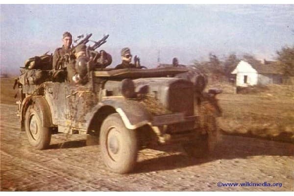 Revell Einheits-PKW Kfz.4