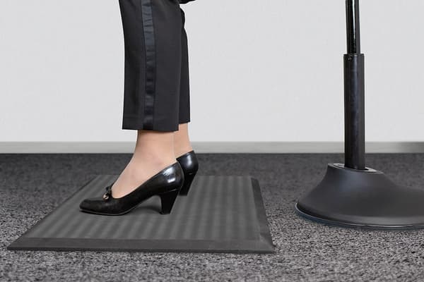 DELTACO OFFICE Ergonomisk ståmåtte mod træthed, 510 x 810 mm, sort