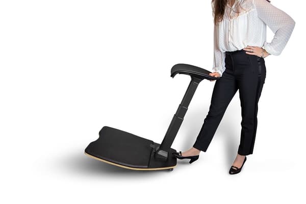 DELTACO OFFICE Ergonomisk ståstol med integreret måtte, sort