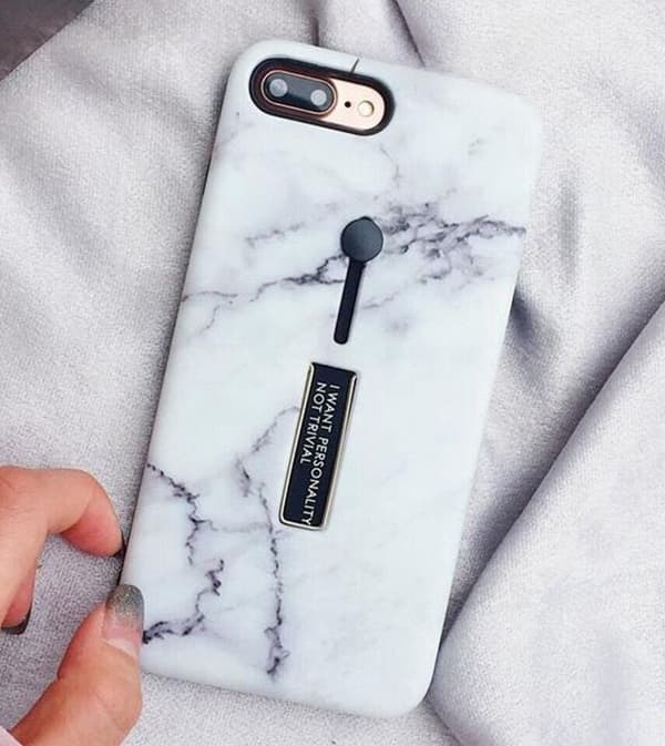 Moteveske med fingerholder - iPhone 12 Mini, Hvit marmor