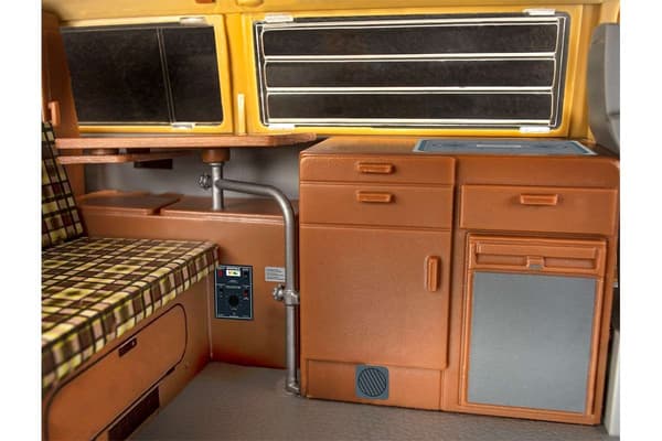 Revell 1:24 VW T2 Camper (easy click)  model kit