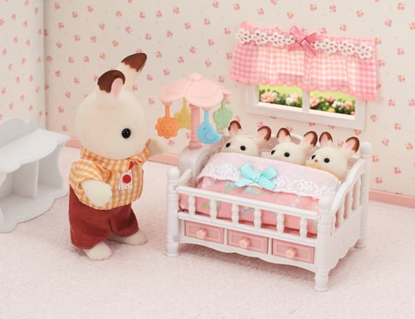 Sylvanian Families Barnsäng med mobiler