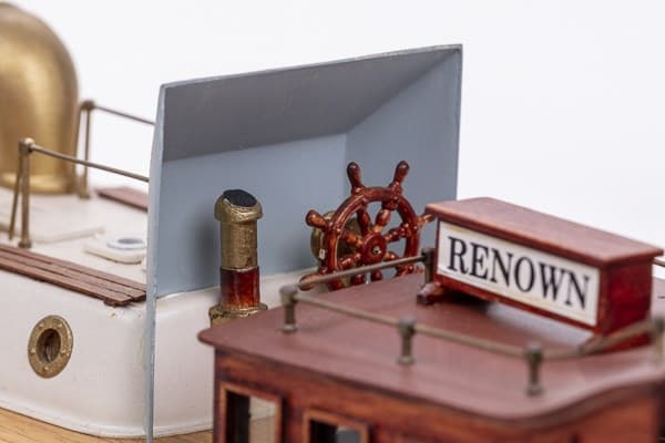 1:35 H.M.S. Renown - plastskrog