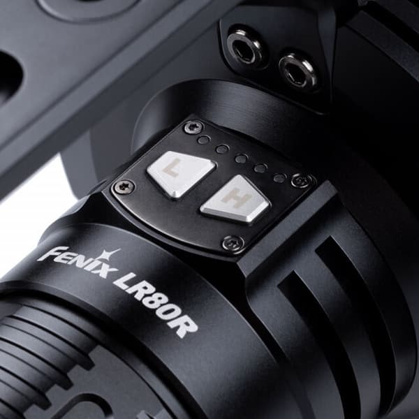 Fenix LR80R handlampa