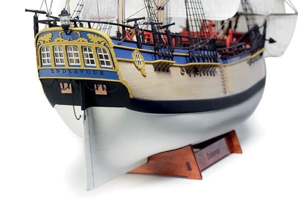 1:50 HMS Endeavour -Wooden hull