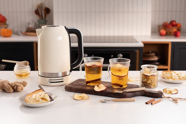 KitchenAid 5KEK1701EAC vattenkokare, gräddfärgad