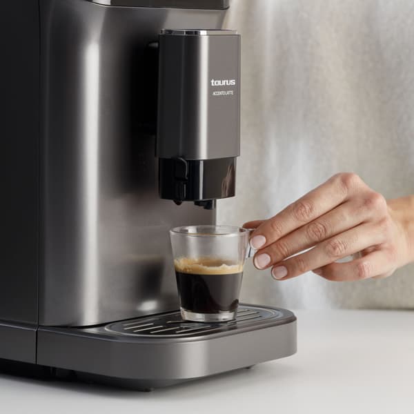 Taurus Kaffemaskine Accento Latte - Kværn - Mælketank - 20 bar - Thermoblock - QuickCoffee