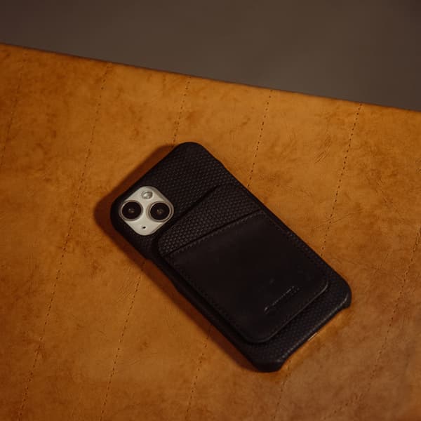 Krusell Lærdeksel iPhone 13 Pro Svart