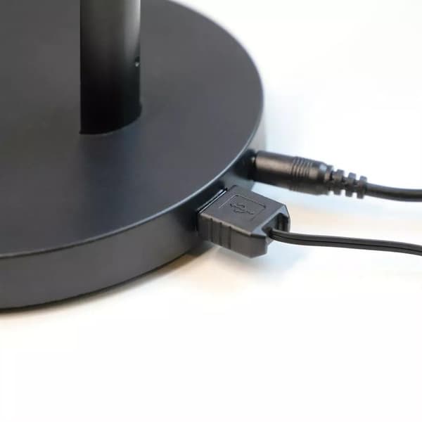 Niila Lamp, Black