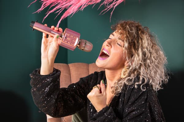 Lenco Bluetooth® karaokemikrofon med høyttaler og belysning Rosa