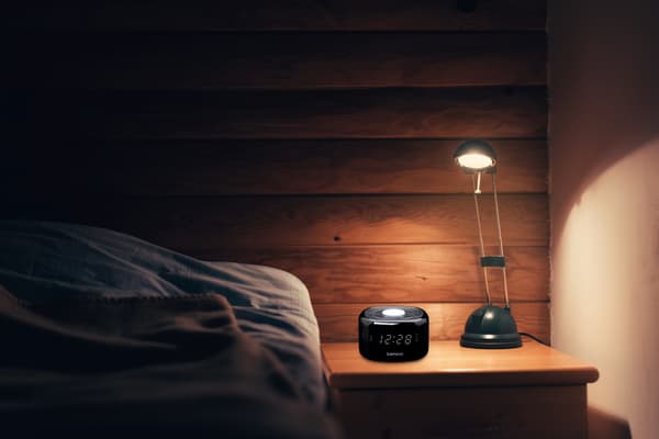 Lenco FM Clock Radio med natlys Sort