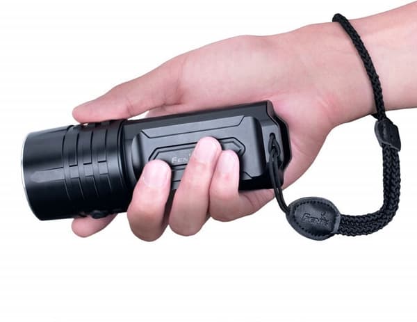 Fenix LR35R -taskulamppu
