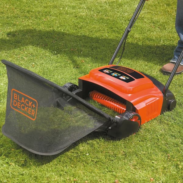 BLACK+DECKER Mossrivare - Gräsmatteluftare