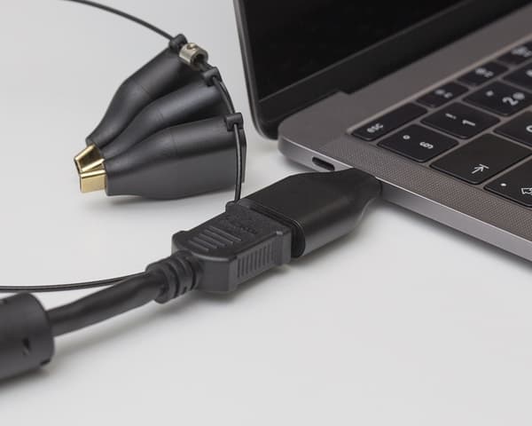DELTACO Office, USB-C-sovitinrengas, mDP, DP, VGA, HDMI