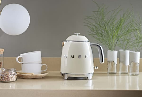 SMEG Vattenkokare KLF05CREU Smeg