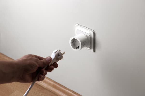 DELTACO SMART HOME bryter, WiFi, 1xCEE 7/3, 10A, timer, hvit