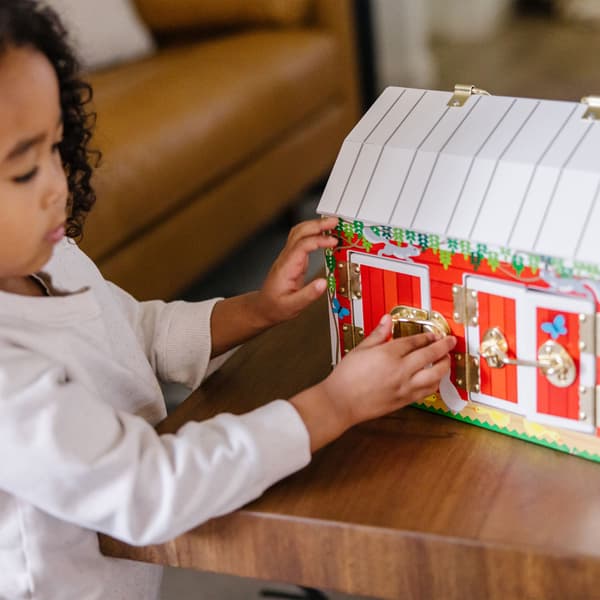 Melissa & Doug Puulelu Wooden Activity Barn Latches