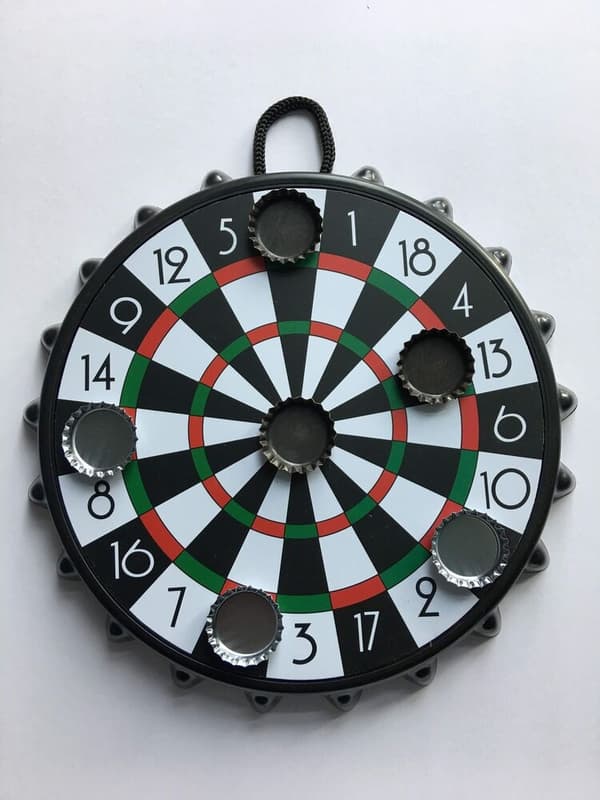 Winkee Dartskive med flaskekapsler