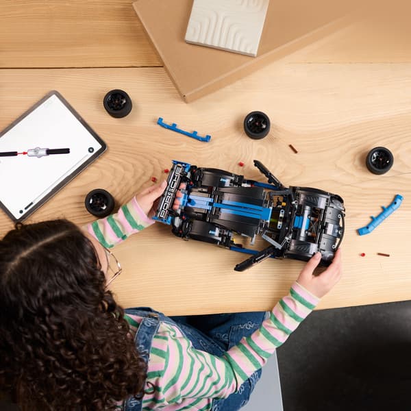LEGO Technic 42176 - Porsche GT4 e-Performance racerbil