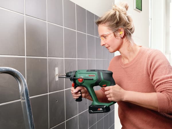 Bosch UniversalHammer 18V sladdlös hammare, solo + adapter