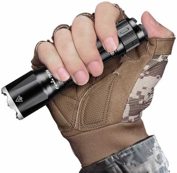 Fenix TK16 V2.0 -taktinen taskulamppu