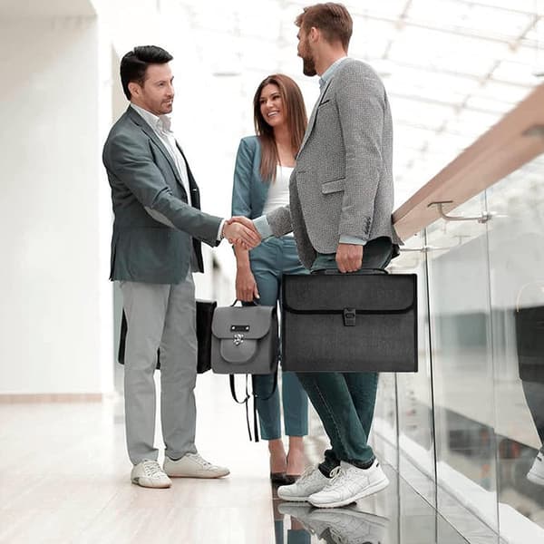 A4 Dokument- og Mødemappe med lynlås og 13 rum.