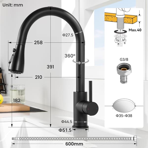 Sort køkkenarmatur med håndbruser og 3 spraytilstande.
