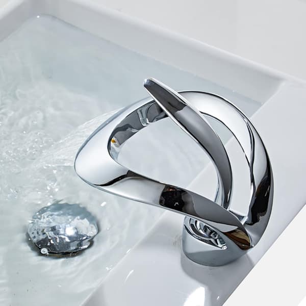 Vattenfallsblandare för badrum, elegant design, varmt/kallt vatten, förkromad.