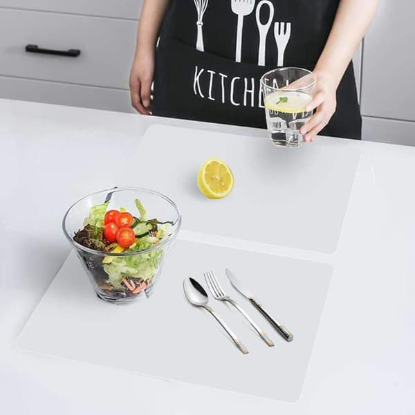Transparenta plastunderlägg köksbord hållbara