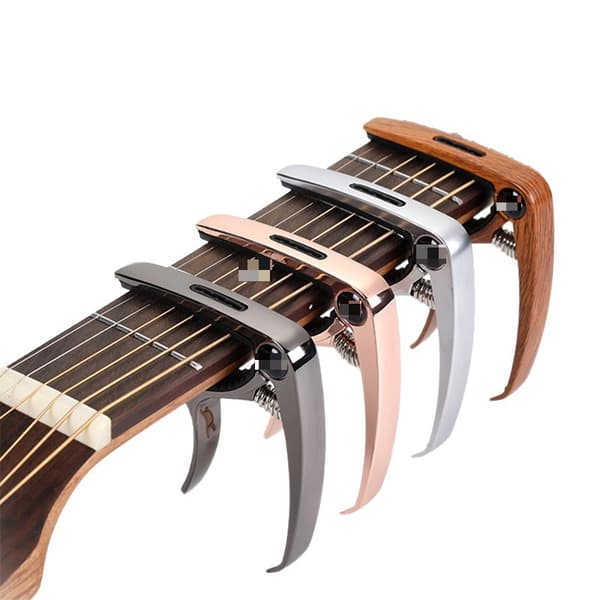 2-pack 3-i-1 Ljus Träkorn Gitarr Capos & Stämningsklämmor för akustiska/elektriska gitarrer & ukulele.