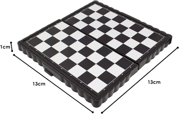 Minimagnetiska resespel - schack, ludo, ormar och stegar, dam