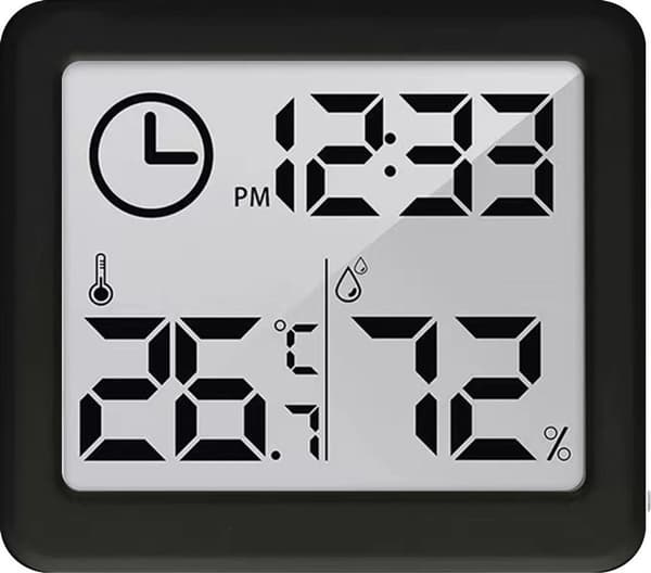 Digitalt termometer og hygrometer med urfunktion, der viser omgivelsestemperatur og luftfugtighed (sort).