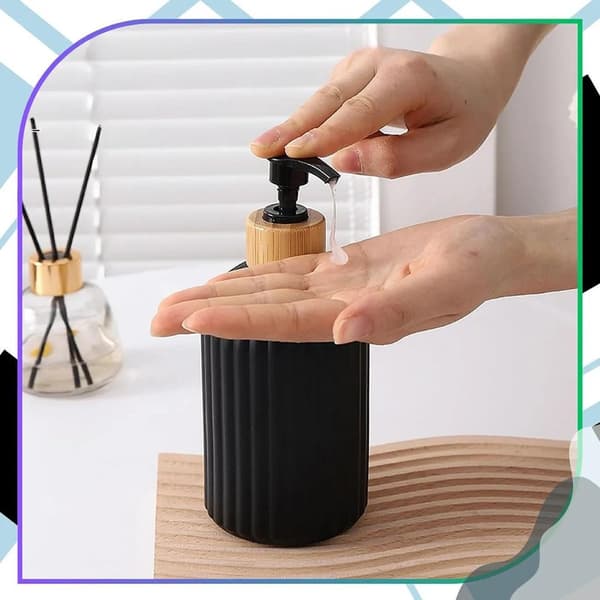 500 ml sæbedispenser, sort pumpeflaske, træåre-finish, badeværelse