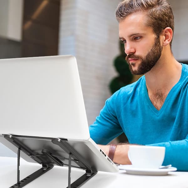 Standard laptopdesign, justerbar/kølet/foldbar, plastik/silikone, til laptops/tablets