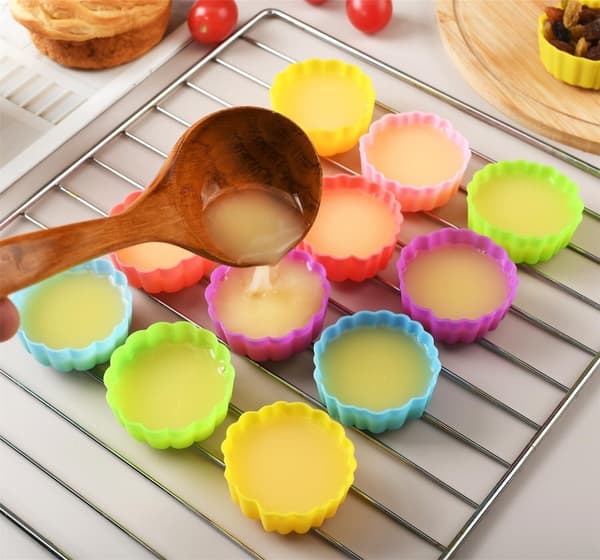 Genanvendelige silikone bageforme 2 tommer mini størrelse cupcakeforme tilfældig