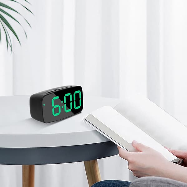 Digital väckarklocka för sovrum Batteribackup Ström LED-display 12/24H Elektronisk skrivbordsklocka för barnrum