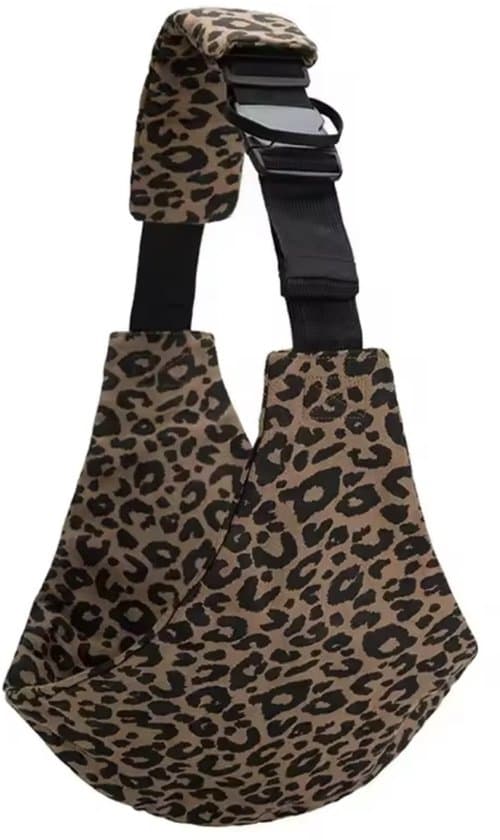Bæresele med leopardprint - komfortabel og sikker, med hoftesæde.