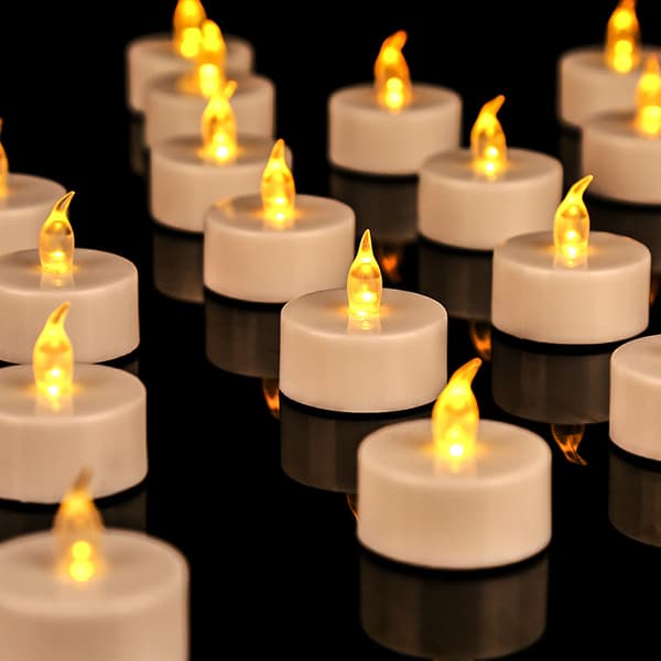 32 paristokäyttöistä LED-kynttilää