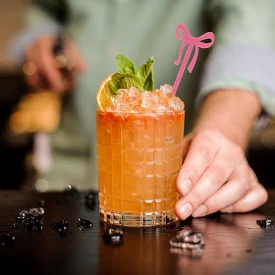 30 lyserøde akryl rørepinde til cocktails, med sløjfer