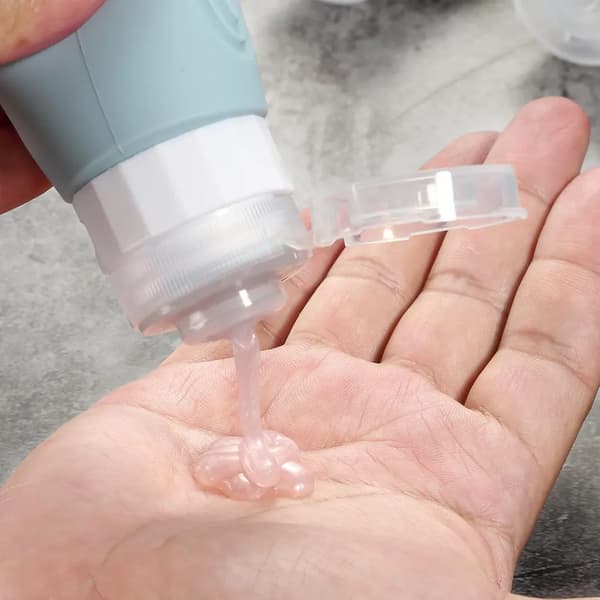 x 90 ml påfyllningsbara reseflaskor, set med necessär för resor