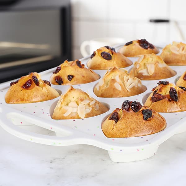 Hjerteformet silikone muffinform med metalforstærket ramme, 12-kops kapacitet, hjerteformet bageform, Velegnet til at bage hjerteformede muffins