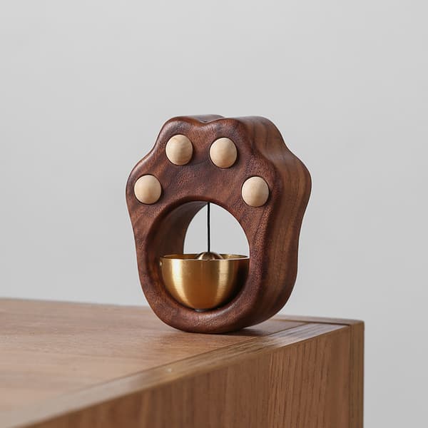 Dörrklocka, magnetisk dörrklocka i trä med kattassdesign.