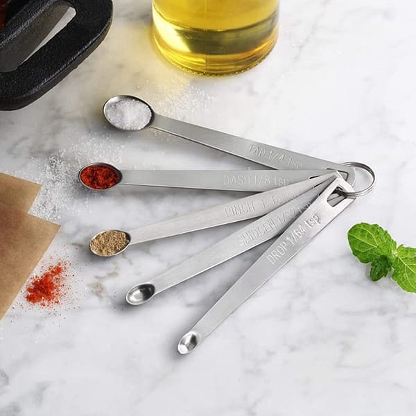5 STK Rustfrit Stål Mini Måleskeer til Krydderier, Tørre og Flydende Ingredienser