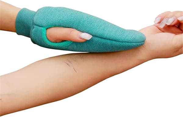 Eksfolierende handsker, 8-delt sæt, badebørste, kropsskrubbehandsker, håndklæde, skummassage (blå)