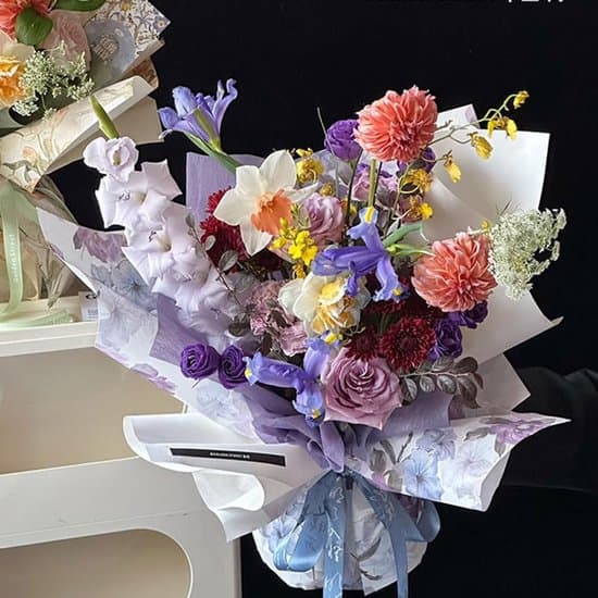 10 ark presenter, blommor, presentförpackning omslagspapper, vattentätt tryckt blommor, presentpapper (grå)