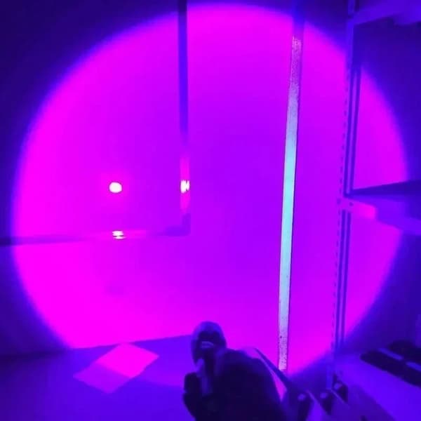 Ladattava LED UV-mustavalotaskulamppu